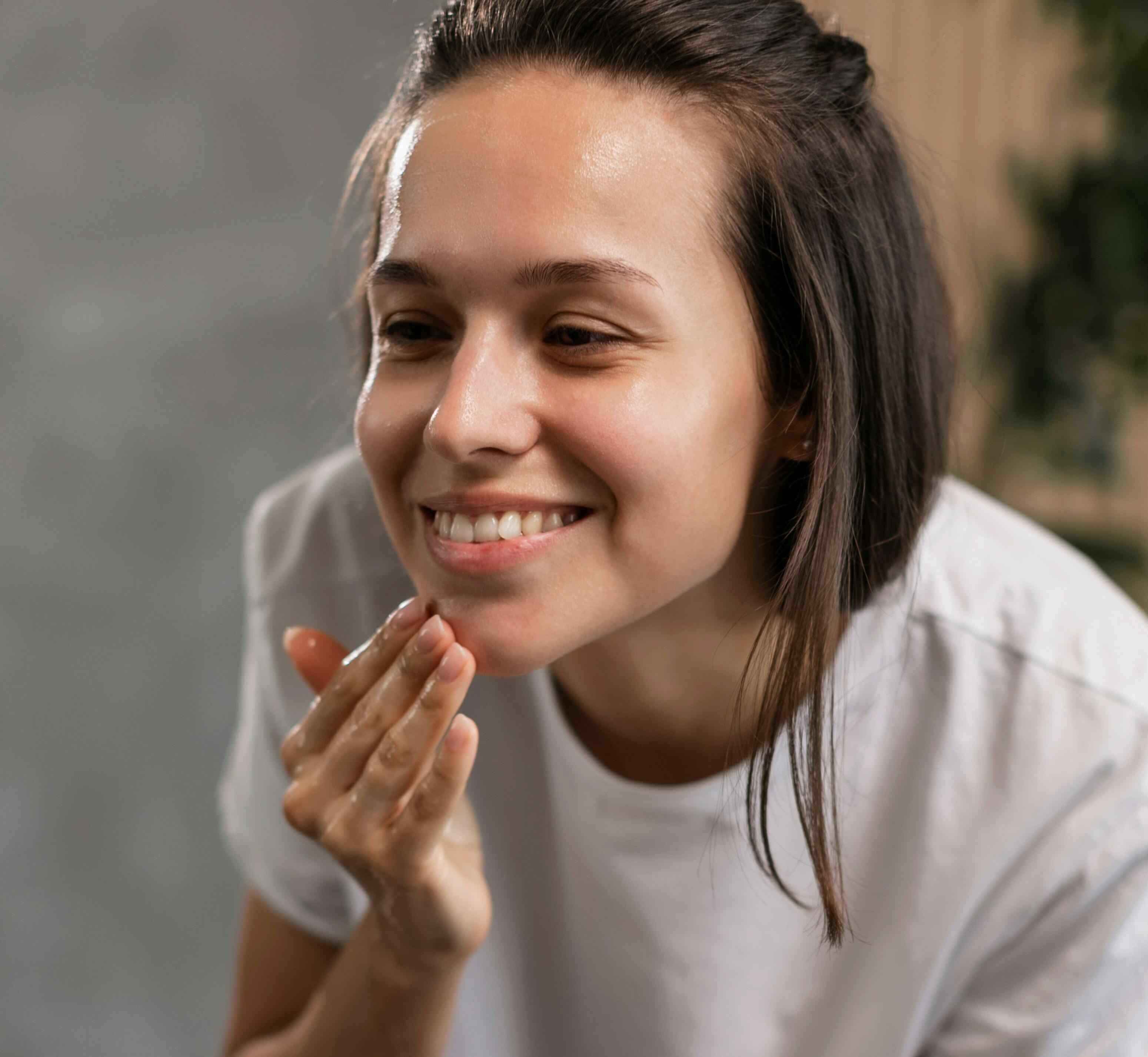 image of a woman showing the benefit of cosmetic butter in moisturising